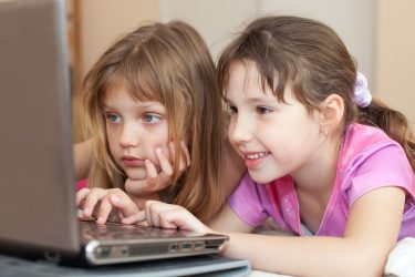 Rechten en belangen Nederlandse kinderen nauwelijks meegenomen in coronabeleid