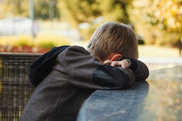 Onderzoek nodig naar uithuisplaatsing gedupeerde kinderen Toeslagenaffaire